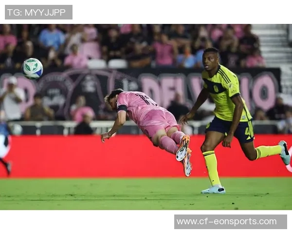 梅西禁区低射中柱阿连德远射击中横梁运气不佳令人惋惜 梅西禁区低射中柱阿连德远射击中横梁运气不佳令人惋惜